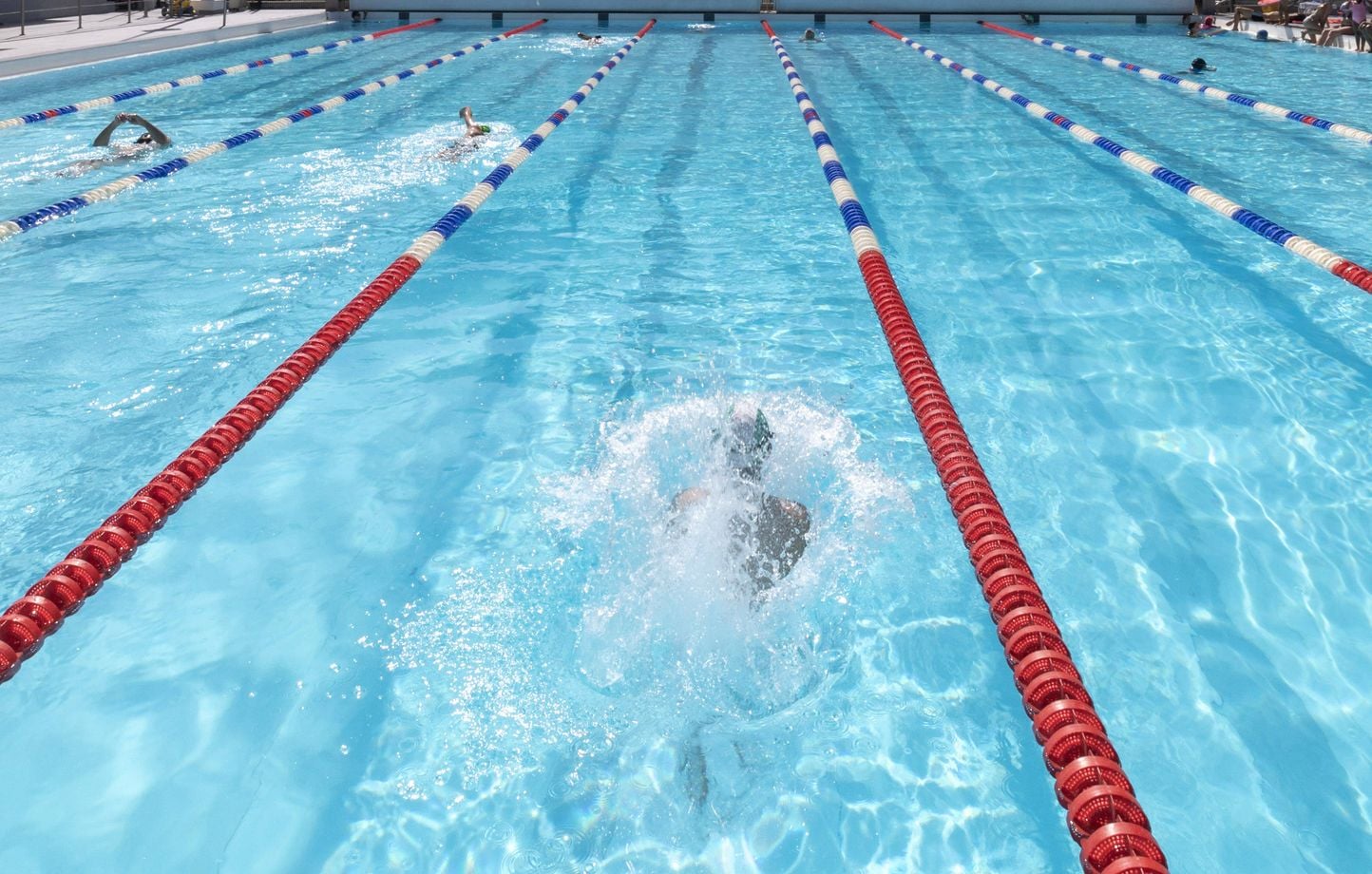Muere un niño de 8 años durante una sesión de piscina con la escuela Muere un niño de 8 años durante una sesión de piscina con la escuela